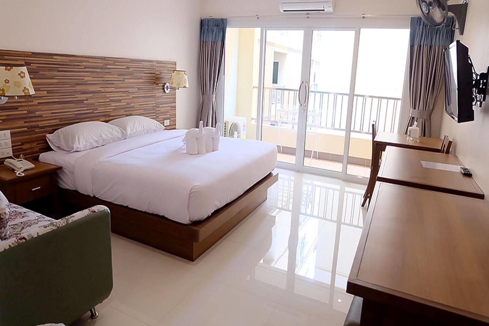 D Hotel Паттайя Экстерьер фото