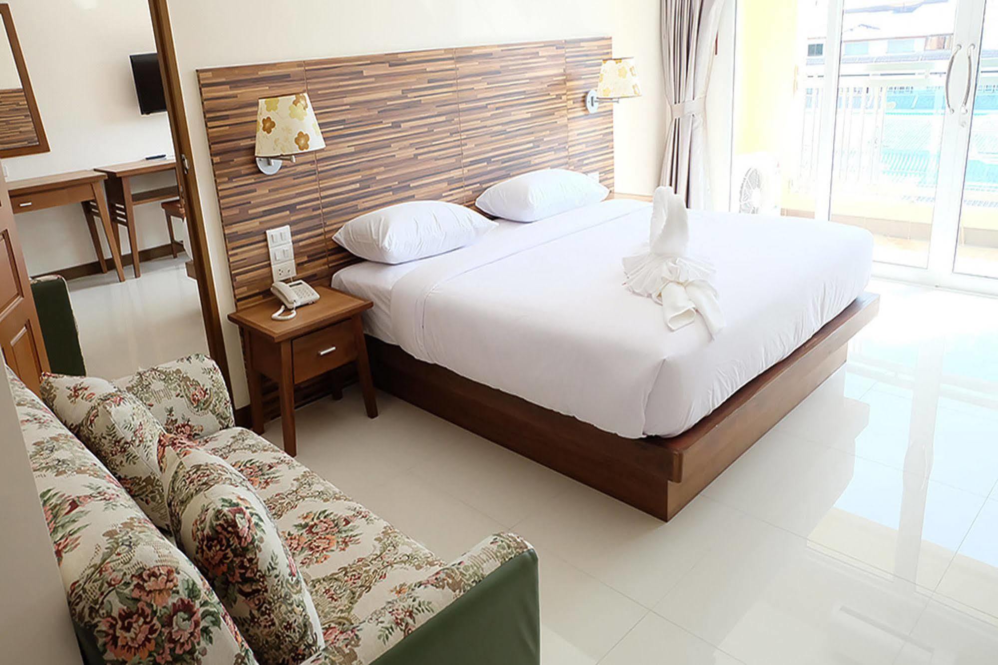 D Hotel Паттайя Экстерьер фото
