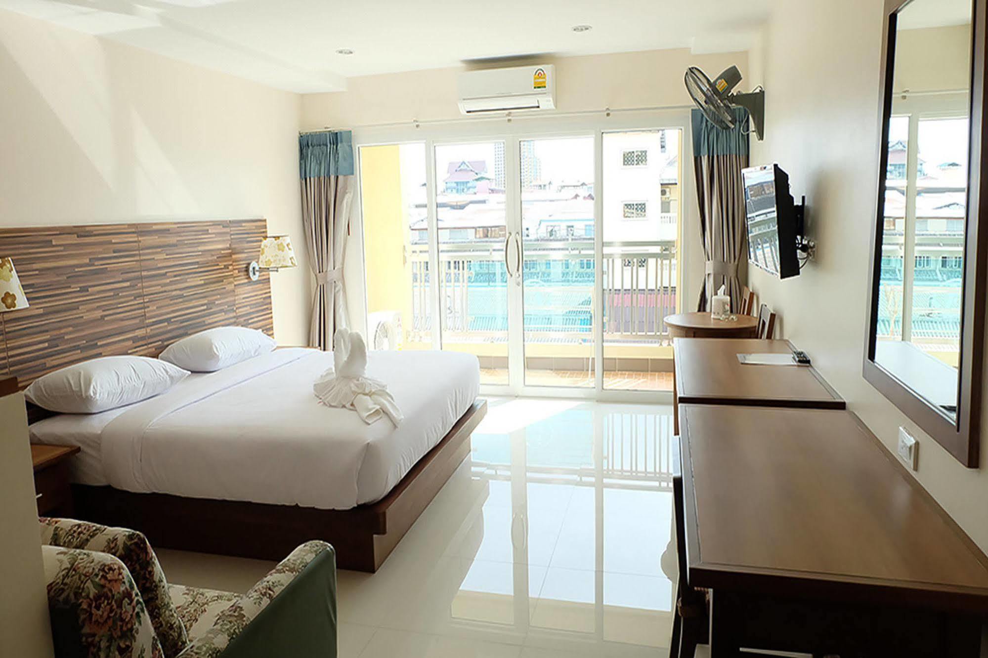 D Hotel Паттайя Экстерьер фото